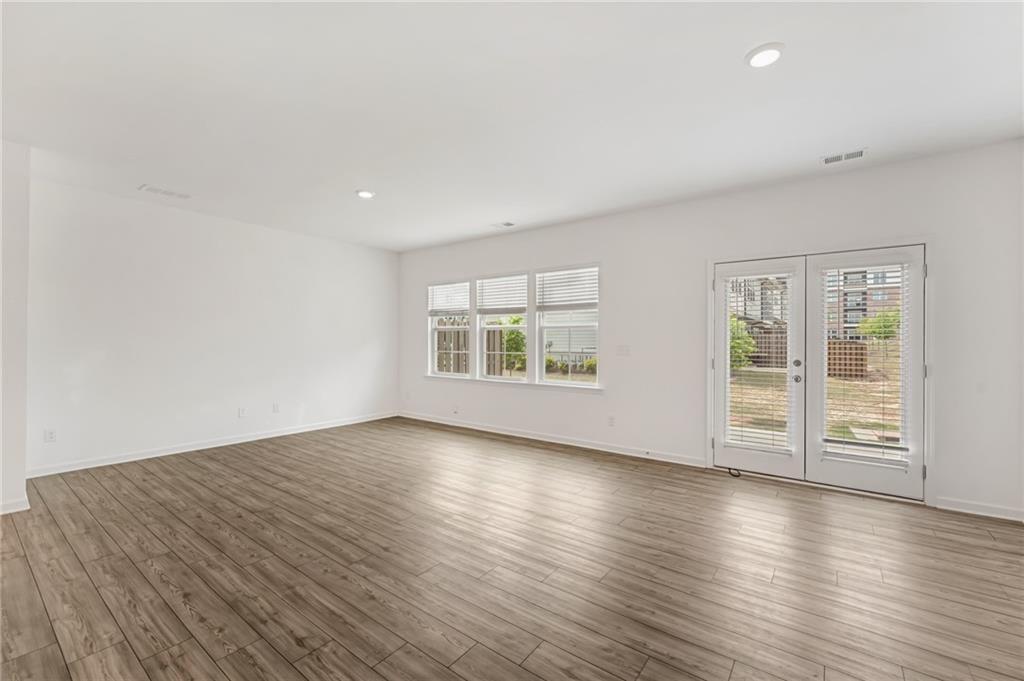 649 Isom Walk Property Photo 12