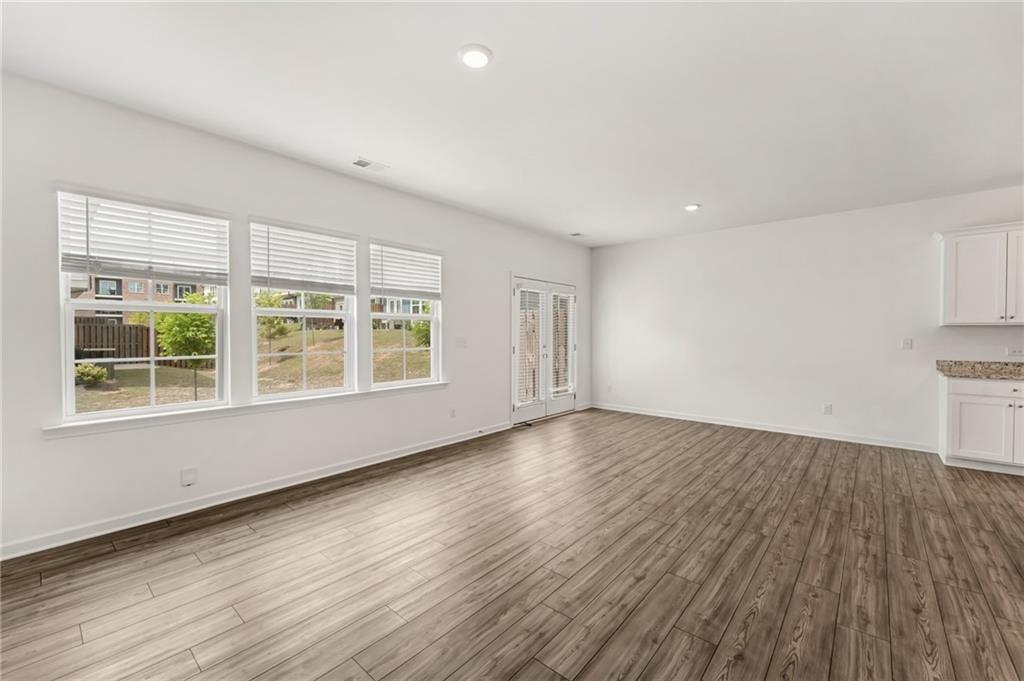 649 Isom Walk Property Photo 13