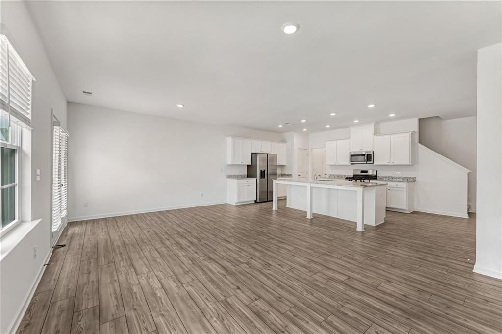 649 Isom Walk Property Photo 14