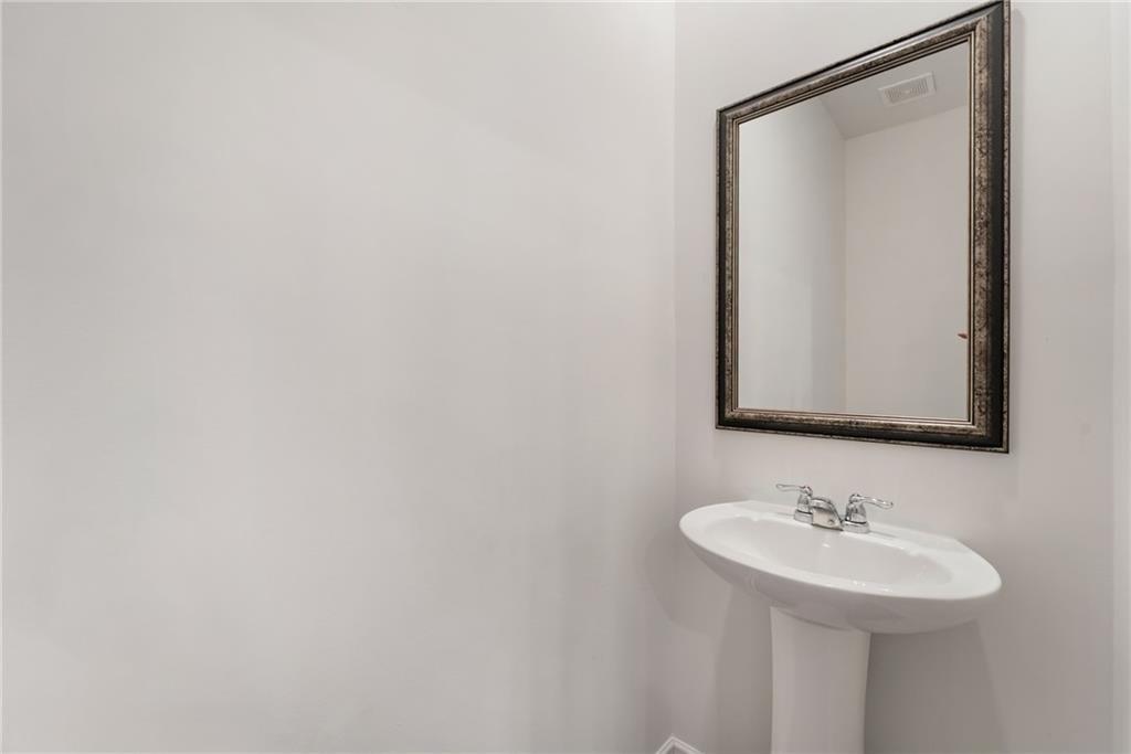 649 Isom Walk Property Photo 16