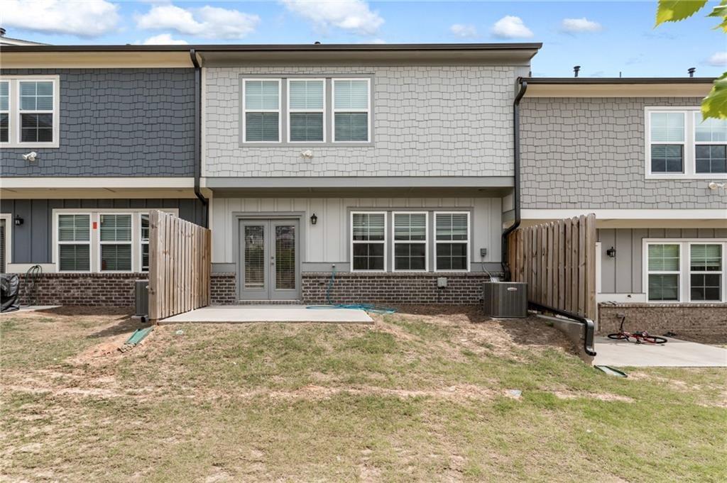 649 Isom Walk Property Photo 18