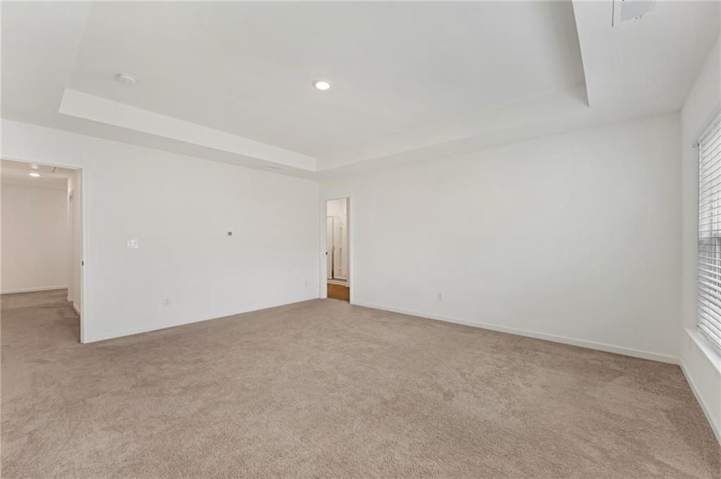 649 Isom Walk Property Photo 21