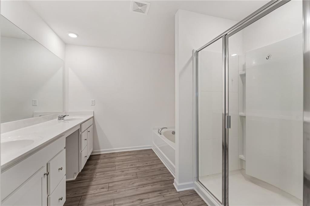 649 Isom Walk Property Photo 22