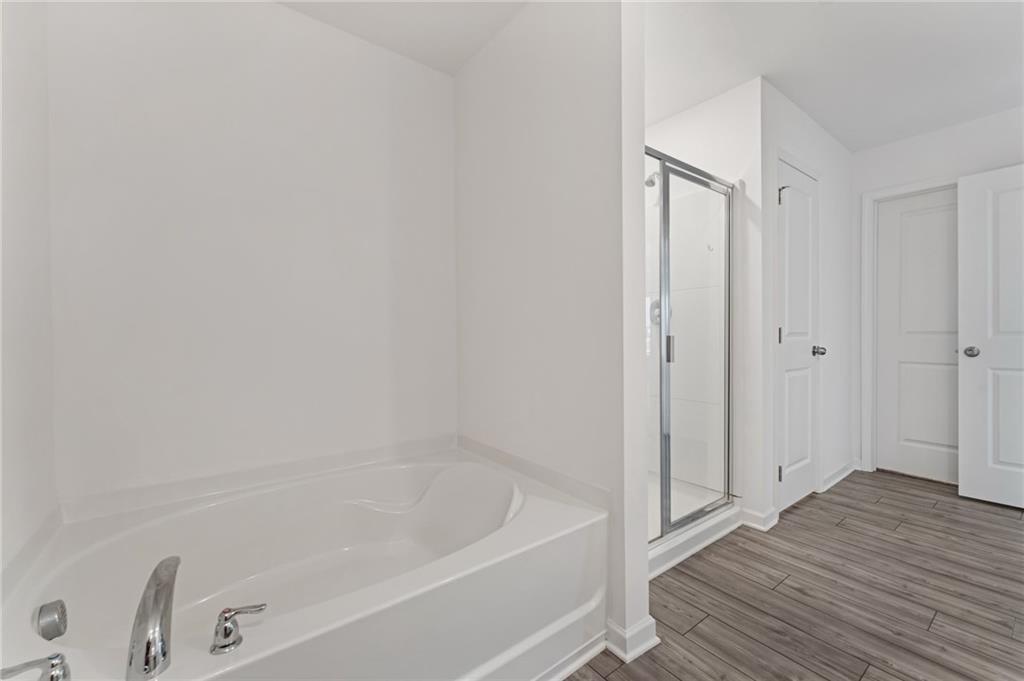 649 Isom Walk Property Photo 24