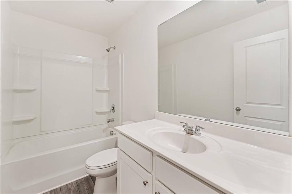 649 Isom Walk Property Photo 27
