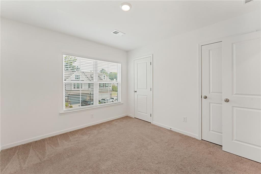 649 Isom Walk Property Photo 28