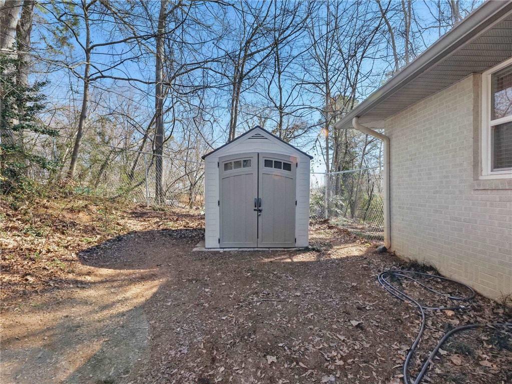 2093 Beverly Road Property Photo 4