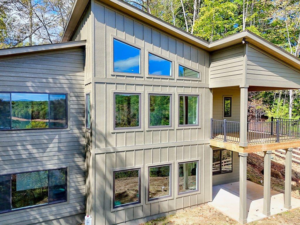 11 Falcon Drive
