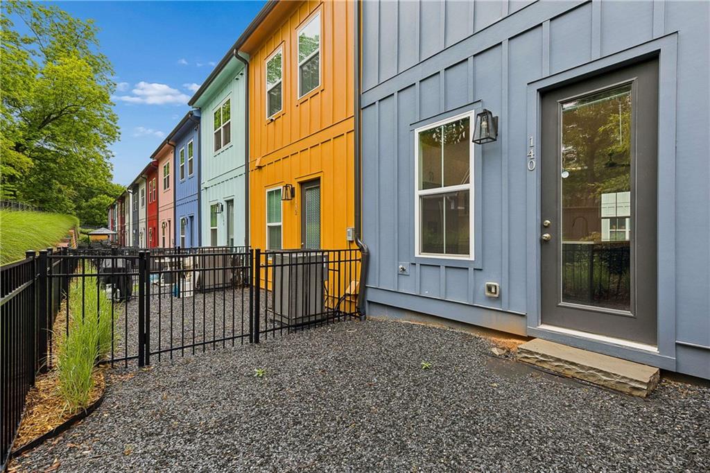 140 Color Circle Property Photo 18