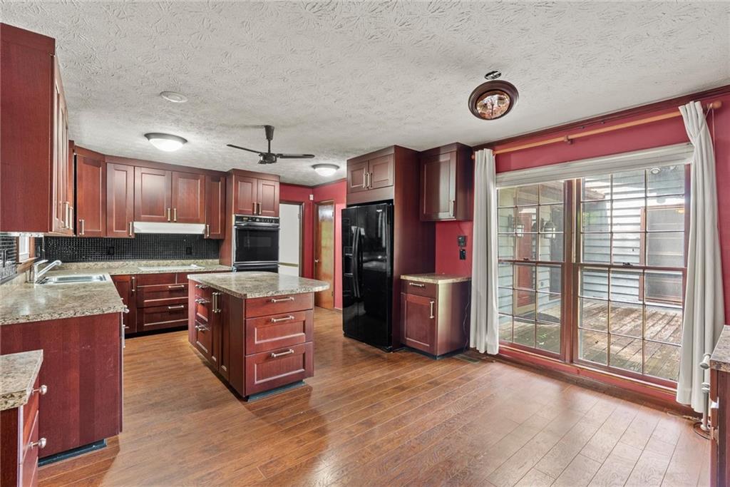 3047 Sanibel Drive Property Photo 3