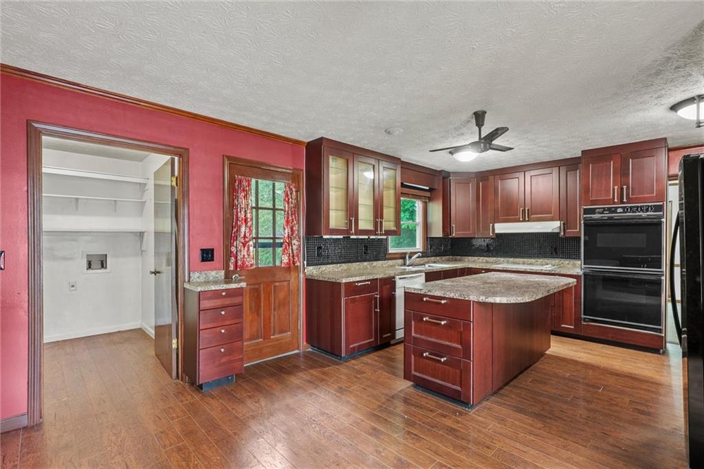 3047 Sanibel Drive Property Photo 4