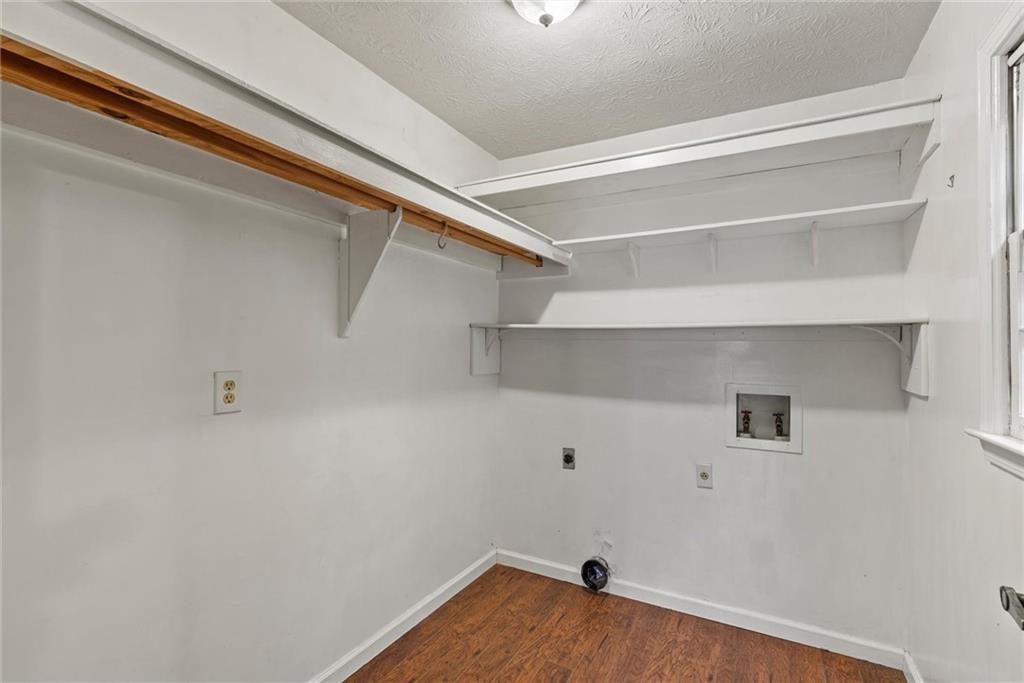 3047 Sanibel Drive Property Photo 5