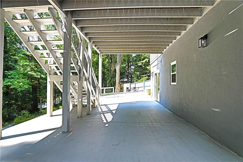 2125 Clay Road Property Photo 3