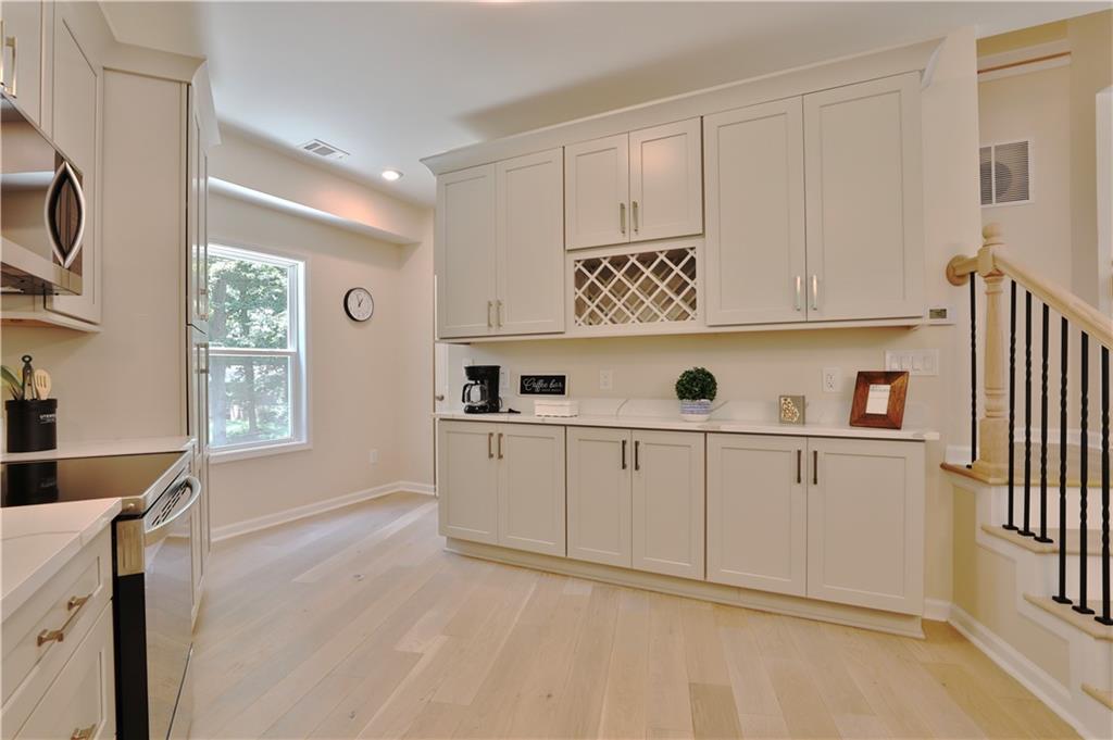 2125 Clay Road Property Photo 11