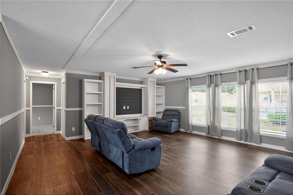6 Breezewood Drive Property Photo 7