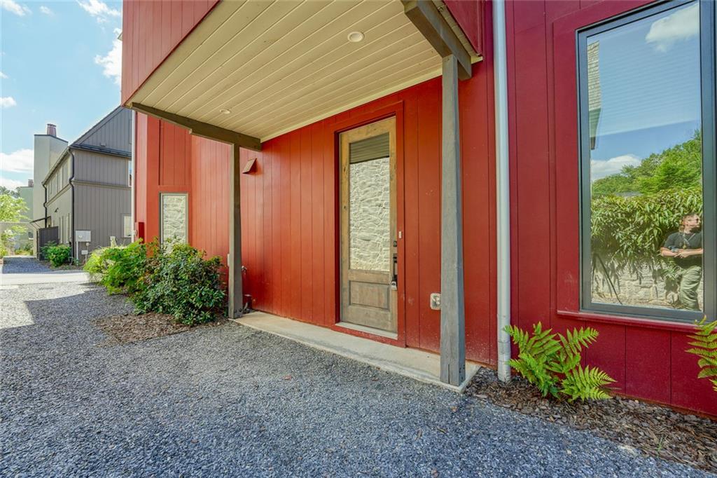 290 2nd Street Property Photo 3
