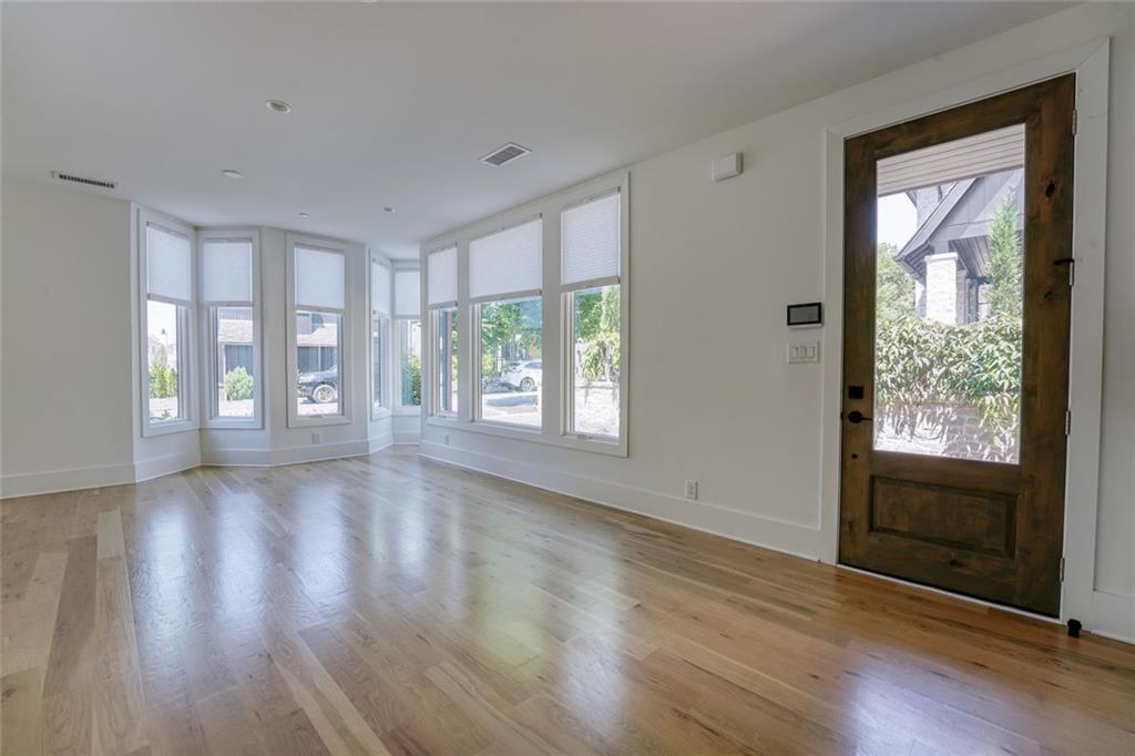 290 2nd Street Property Photo 5