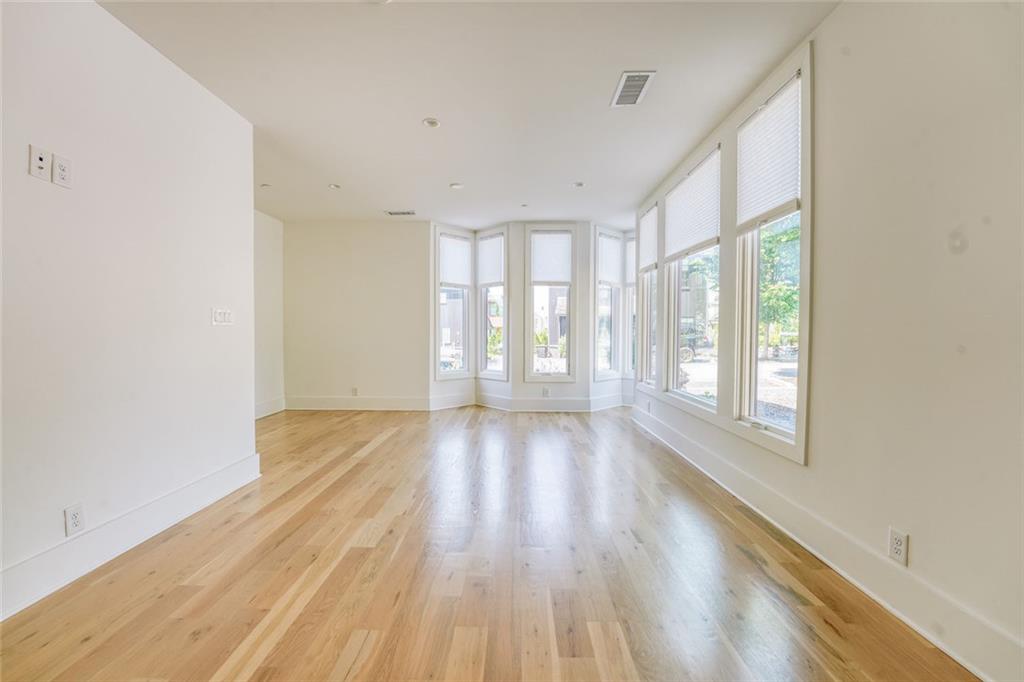 290 2nd Street Property Photo 6