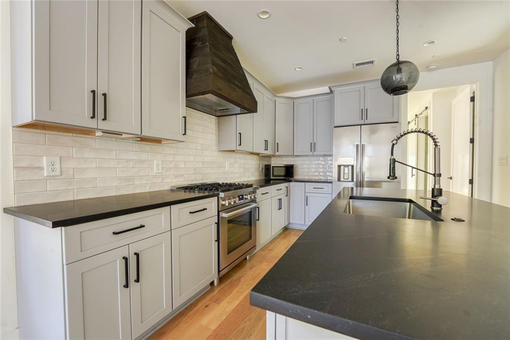 290 2nd Street Property Photo 8