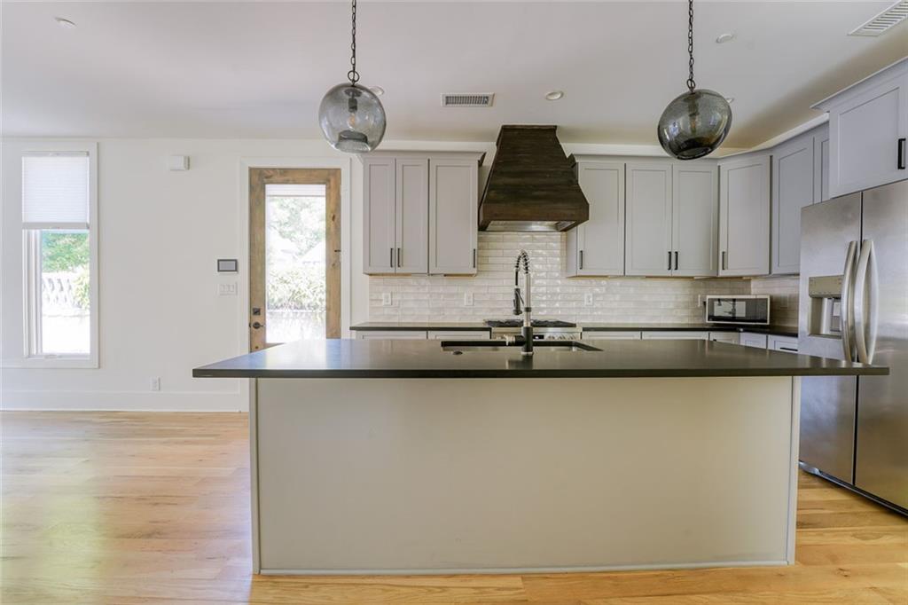 290 2nd Street Property Photo 10