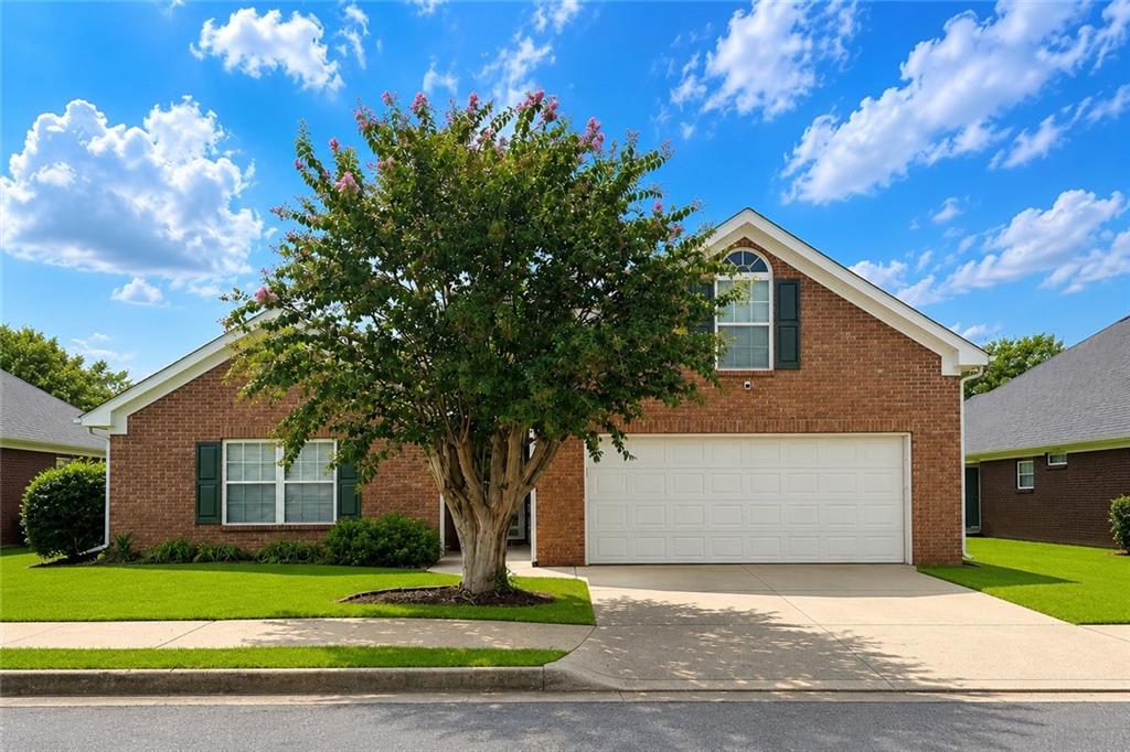 215 Prominent Loop Property Photo 1