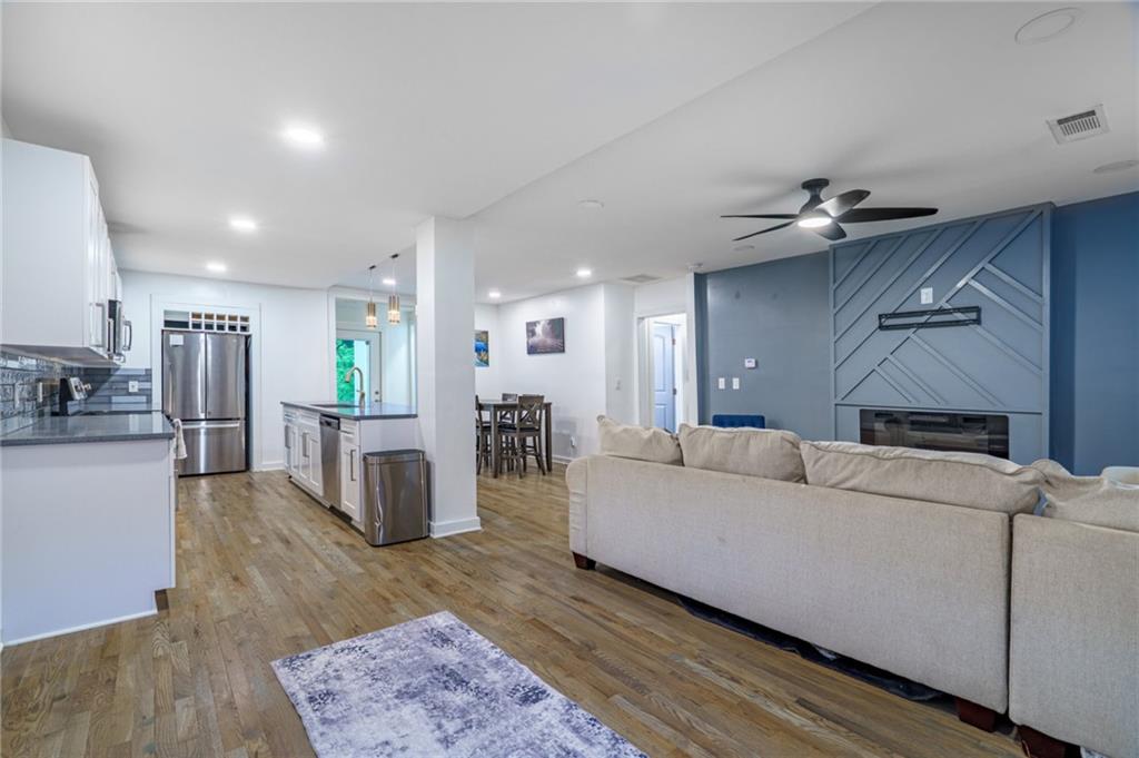 577 Commercial Avenue NW Property Photo 1
