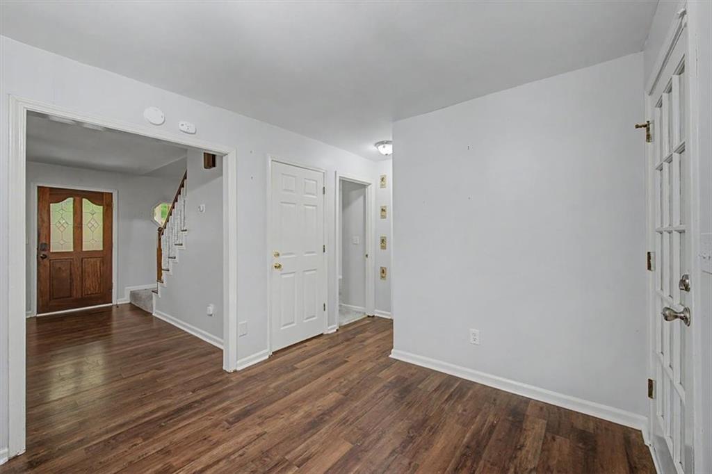 251 Paces Lakes Drive Property Photo 12