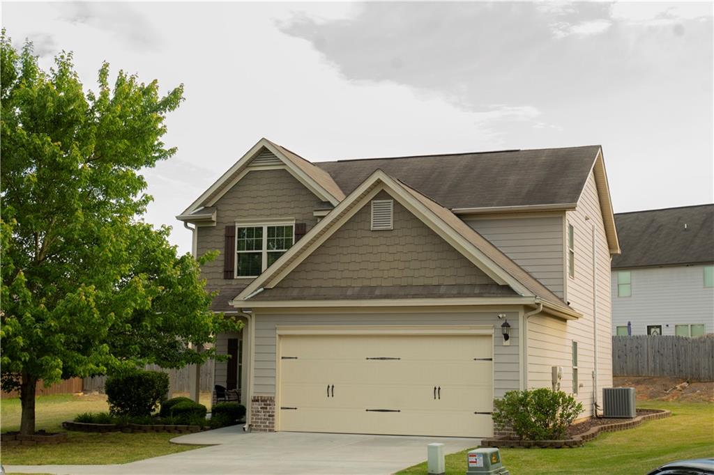 1215 Donington Circle Property Photo 1