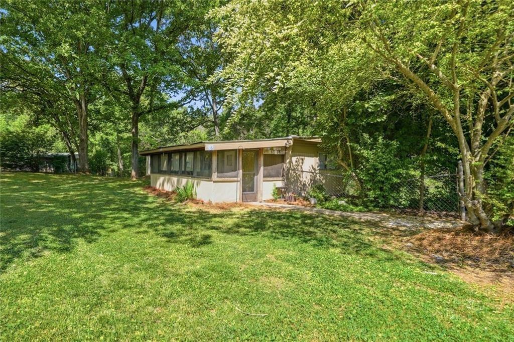 114 Oakcrest Circle Property Photo 3