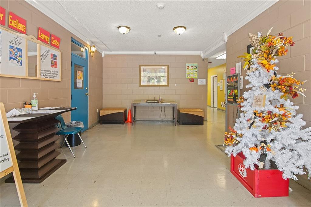 4433 Roundfield Road Property Photo 4