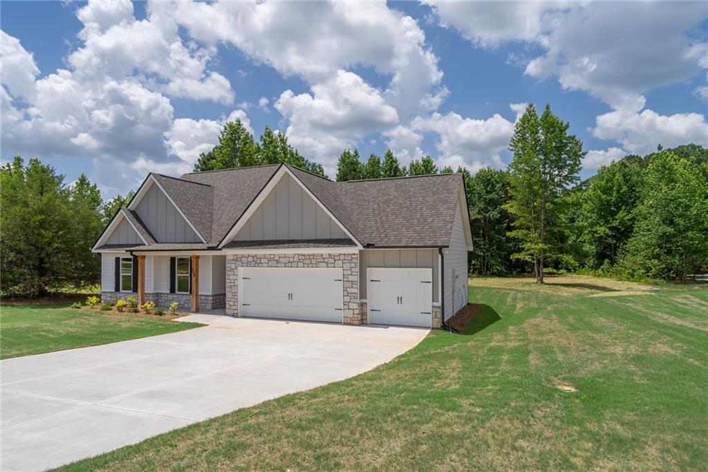 208 Squirrel Run Property Photo 4