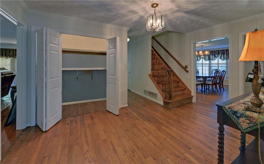 3341 Edgewood Circle Property Photo 6