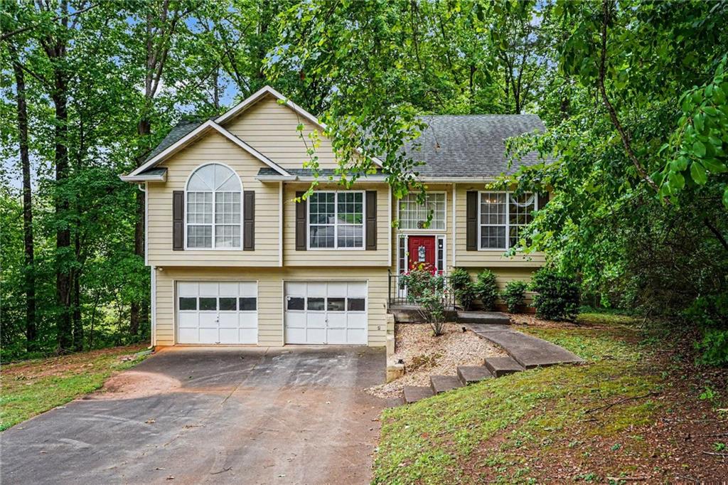 130 Bobolink Drive Property Photo 1