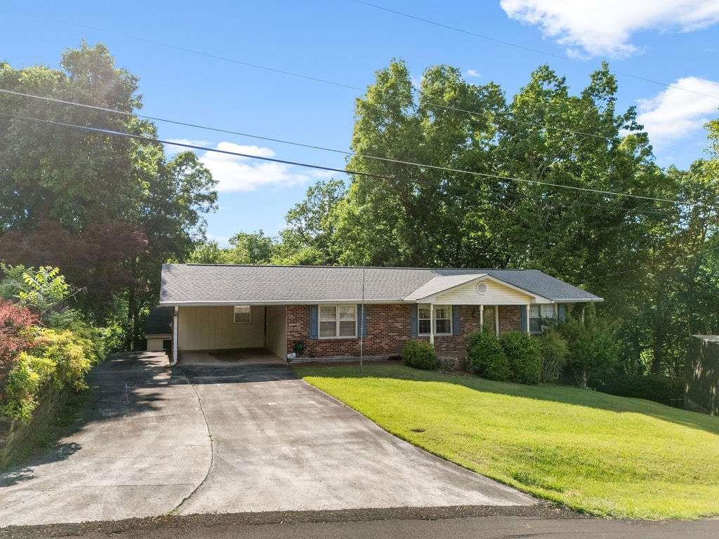 8 Montre Circle Property Photo 3