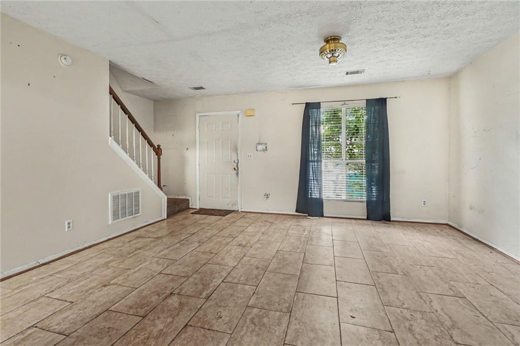 5670 Wells Circle Property Photo 4