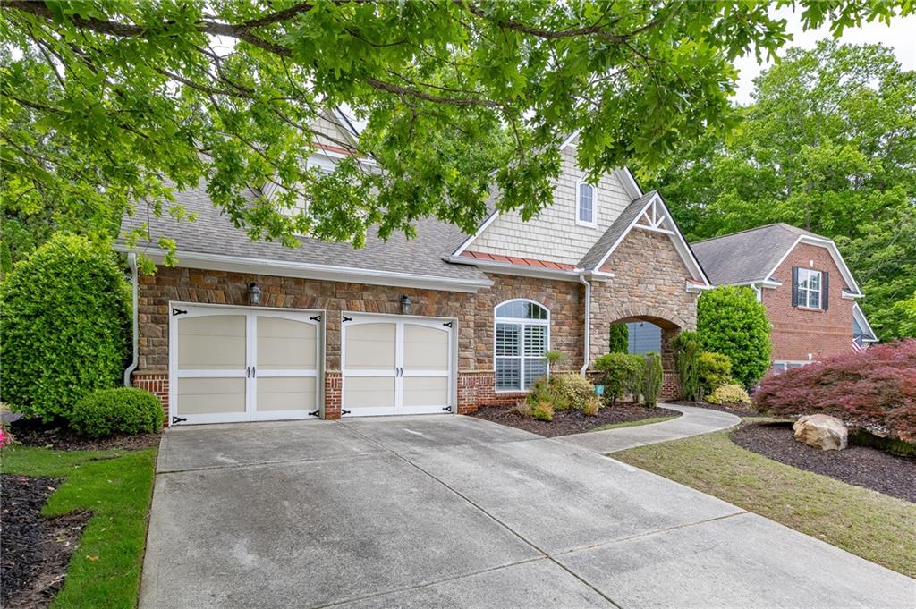 7042 Tree House Way Property Photo 2