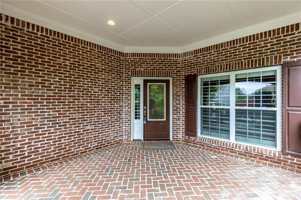 7042 Tree House Way Property Photo 5