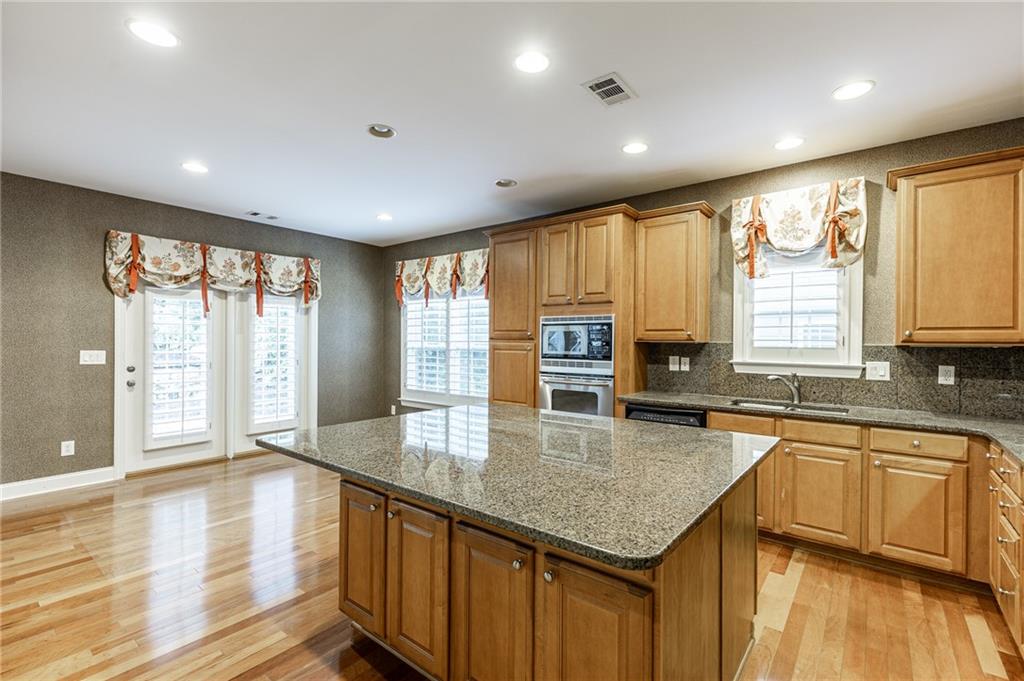 7042 Tree House Way Property Photo 18