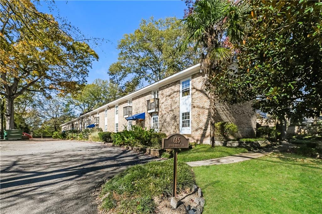 615 Boulevard SE Property Photo 1