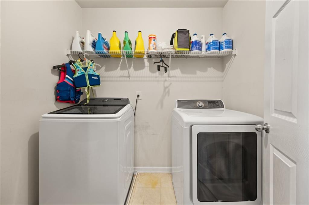 250 Windsor Way Property Photo 28