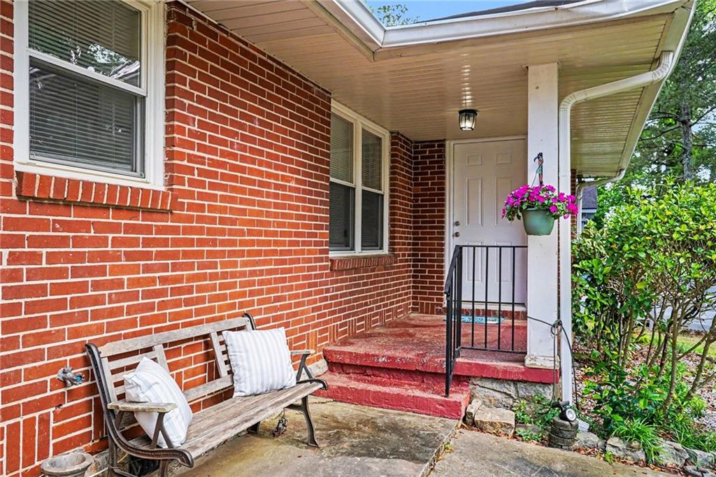 1950 Glendale Drive Property Photo 3