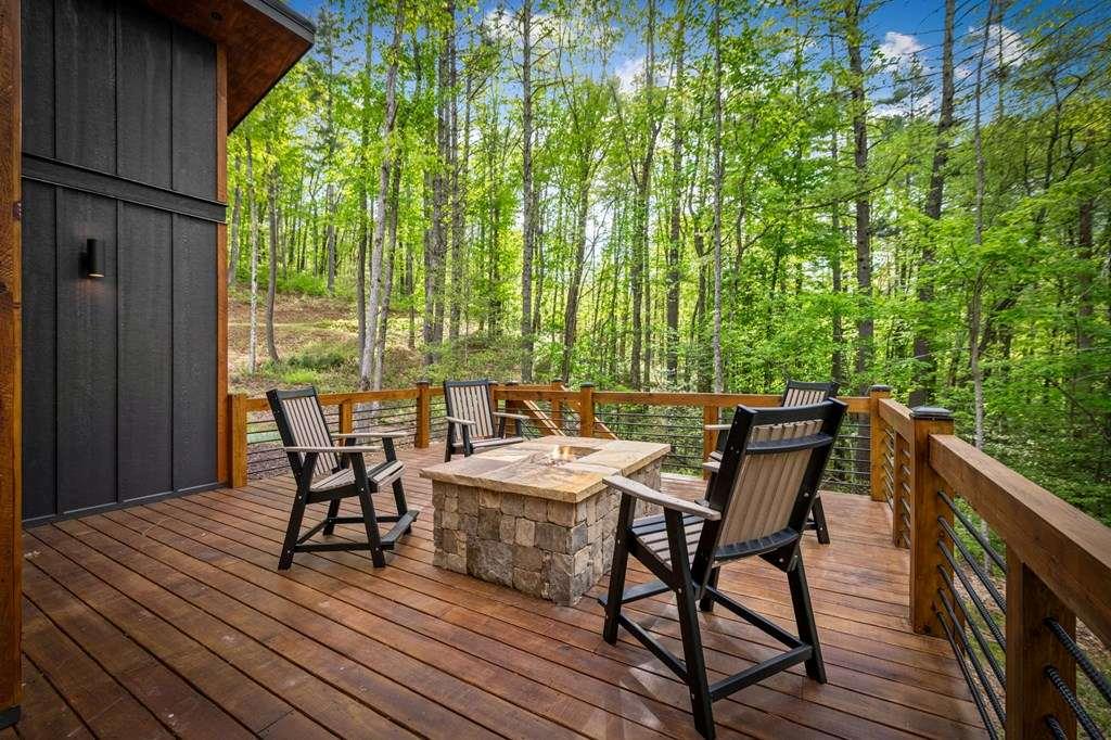 42 Rolling Rapids Property Photo 8