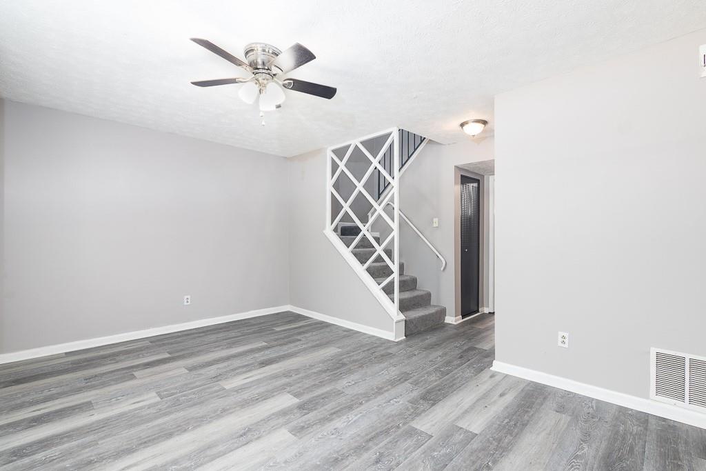 501 Carlton Road Unit 2e Property Photo 6