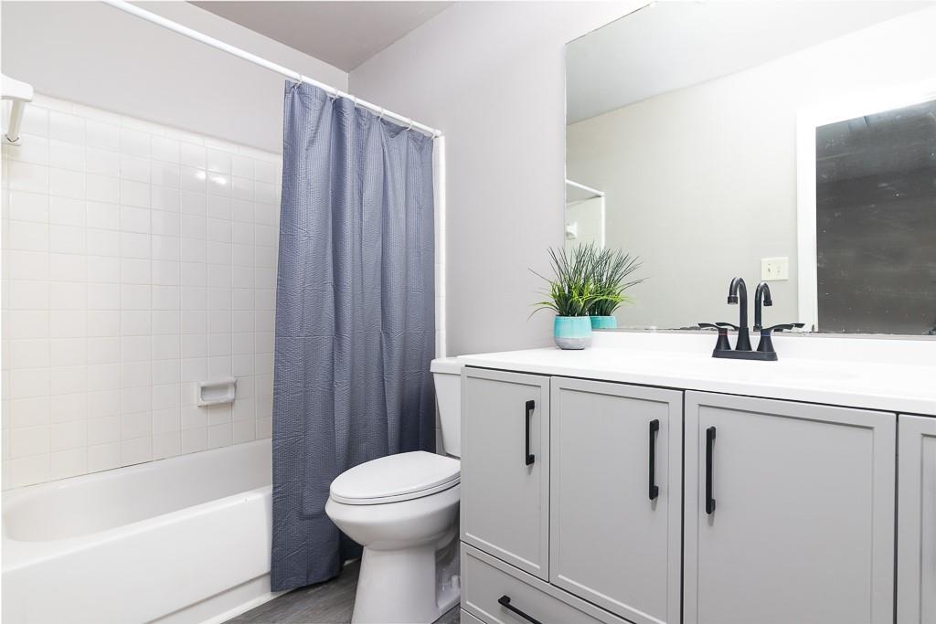 501 Carlton Road Unit 2e Property Photo 17