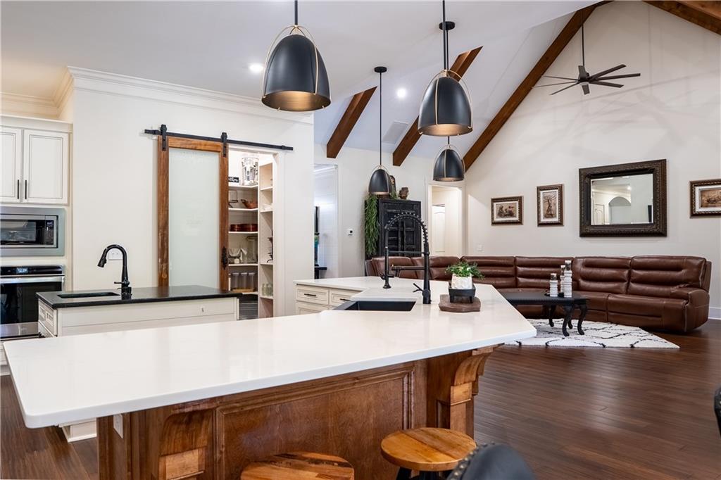5888 Cobbham Road Property Photo 18