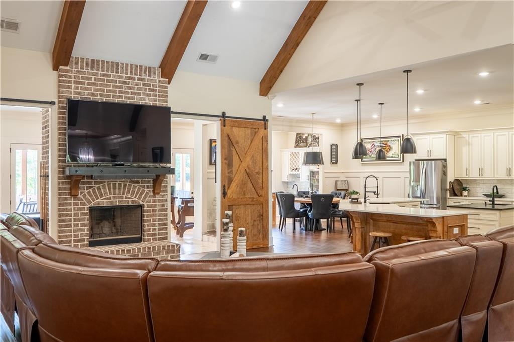 5888 Cobbham Road Property Photo 22