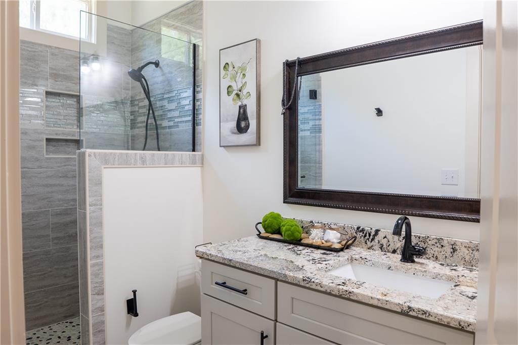 5888 Cobbham Road Property Photo 35