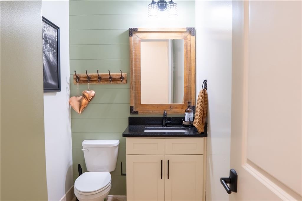 5888 Cobbham Road Property Photo 37