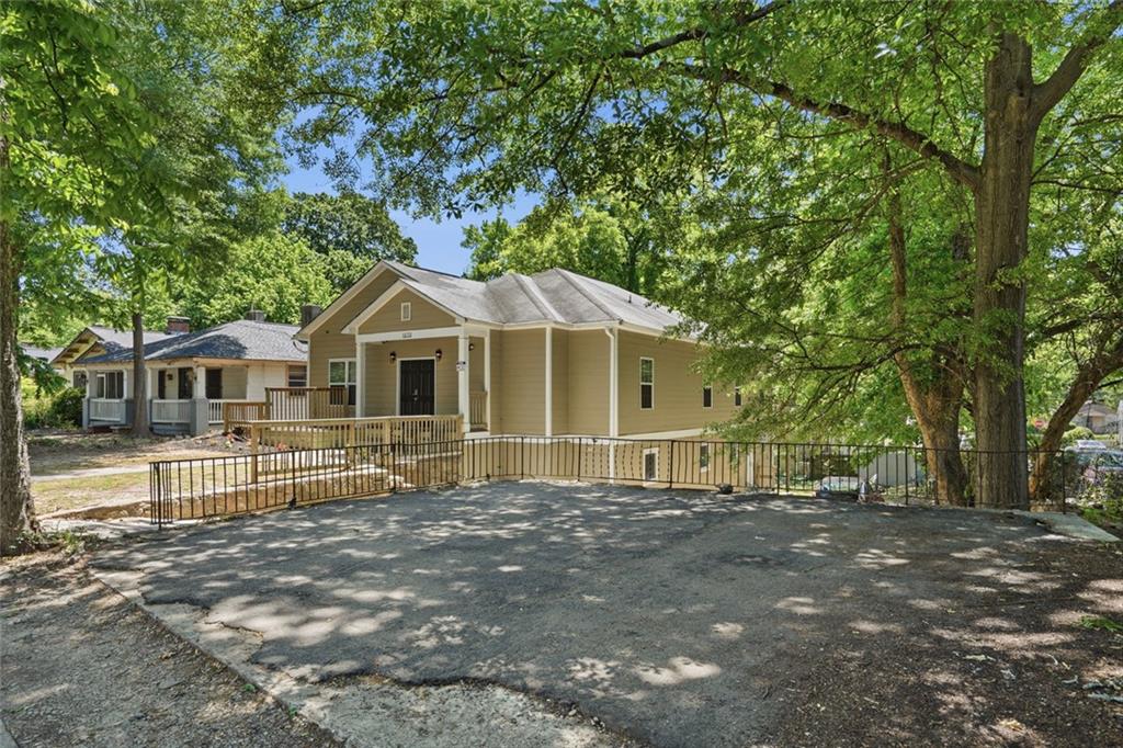 1070 Mayson Turner Road Nw Property Photo 2