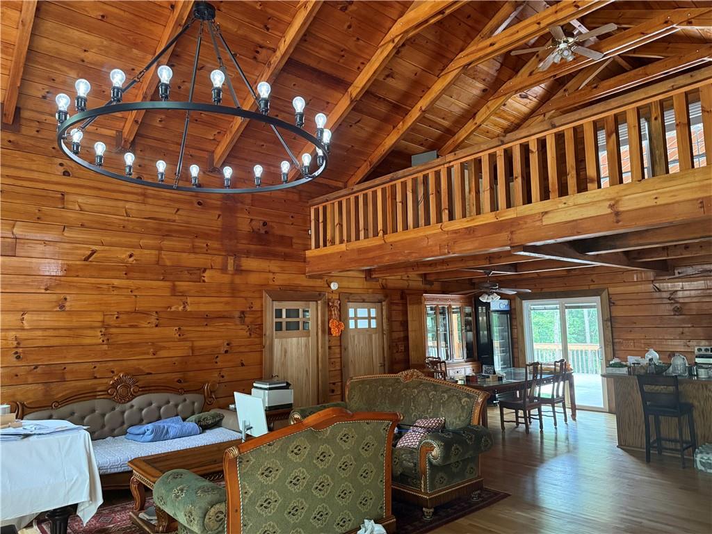 2426 E Maddox Road Property Photo 4